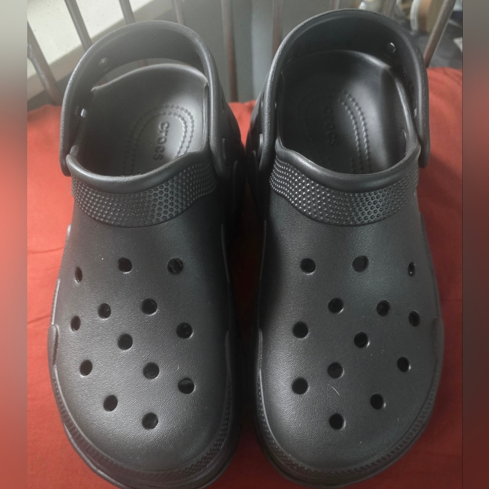 Platform CROCS Unisex Black W7 M5 NWOT